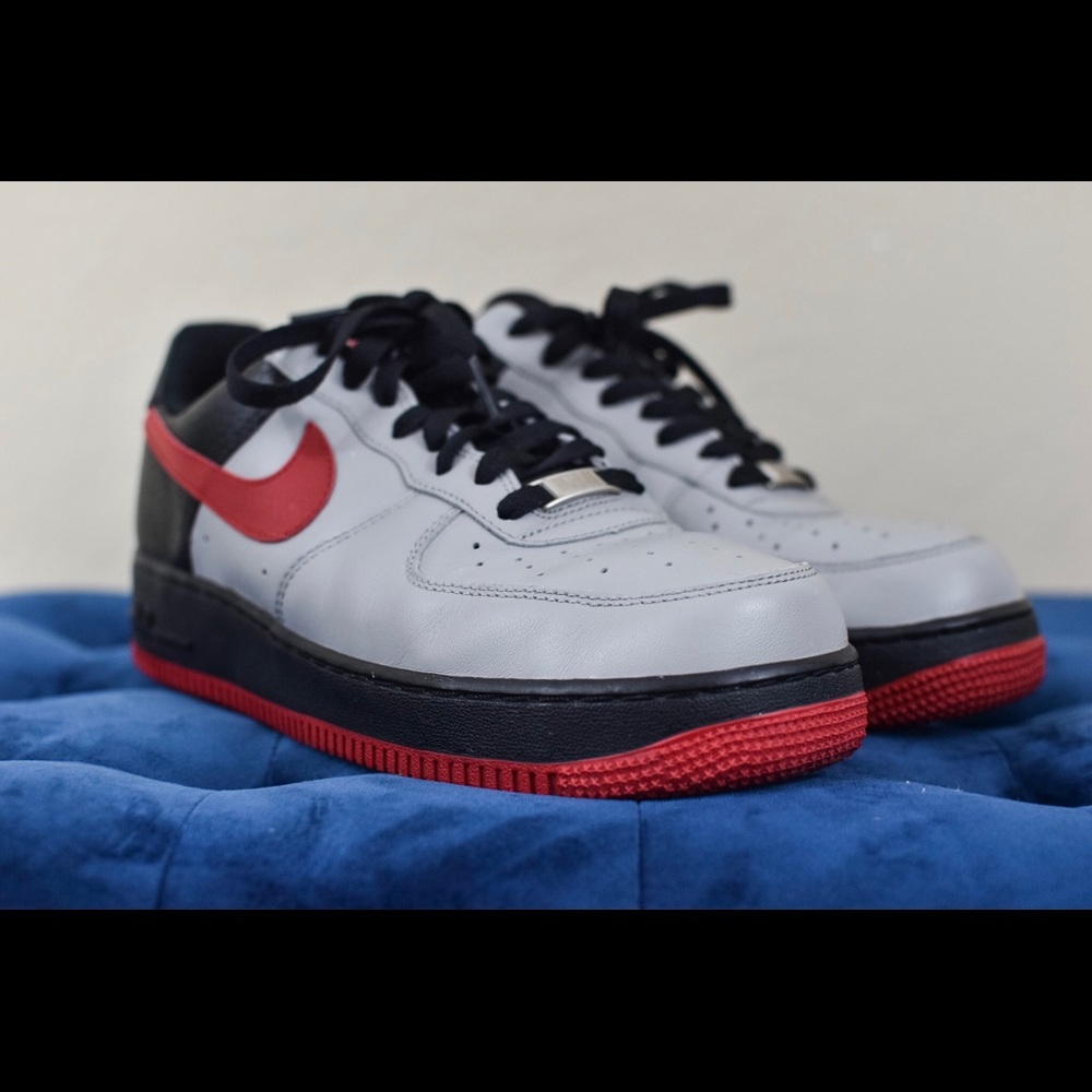 Men’s 9.5 AF1 Gray Blk/Varsity Red 07’ - Picture 4 of 7